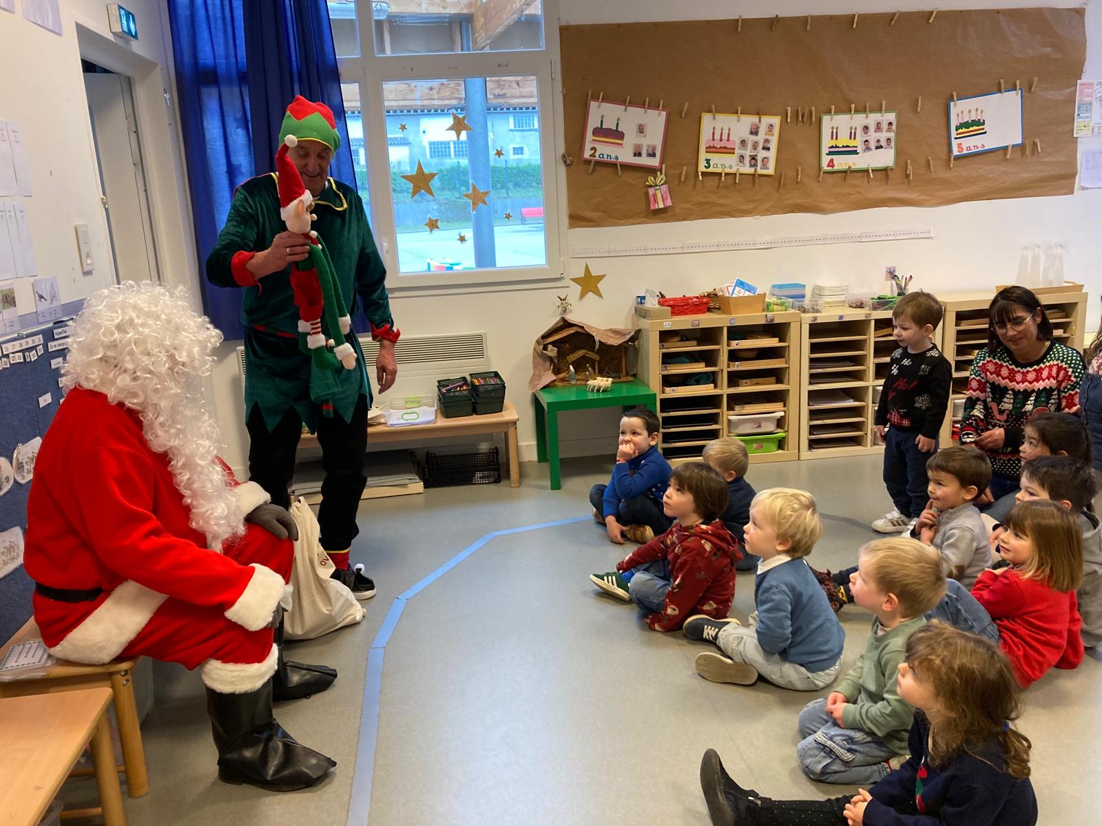 LE PERE NOEL A L'ECOLE